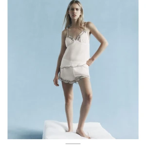 Zara linne - ett jättefint linne från zara som är helt slutsålt!💓helt oanvänd(lappen kvar)