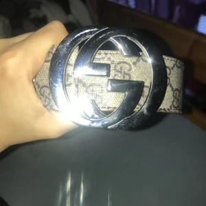 Guuci Skärp. - Helt ny guuci skärp nypris ligger på ca 250 men kan sänkas.!!