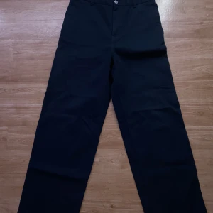 Weekday chinos - Marinblå chinos storlek 46, motsvarar ungefär M