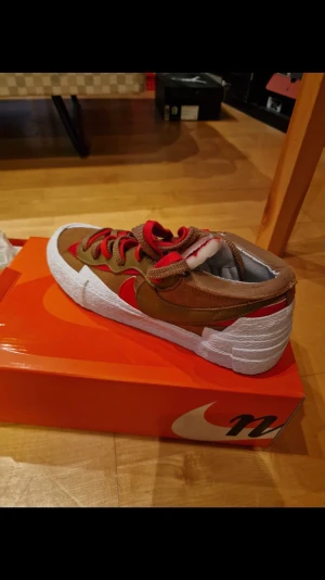 Jordan/ Nike - Nike Blazer Low sacai brittish tan, 900kr Jordan 11 Retro UNC win like 82, 2200kr Som nyskick använd ett fåtal gånger! 