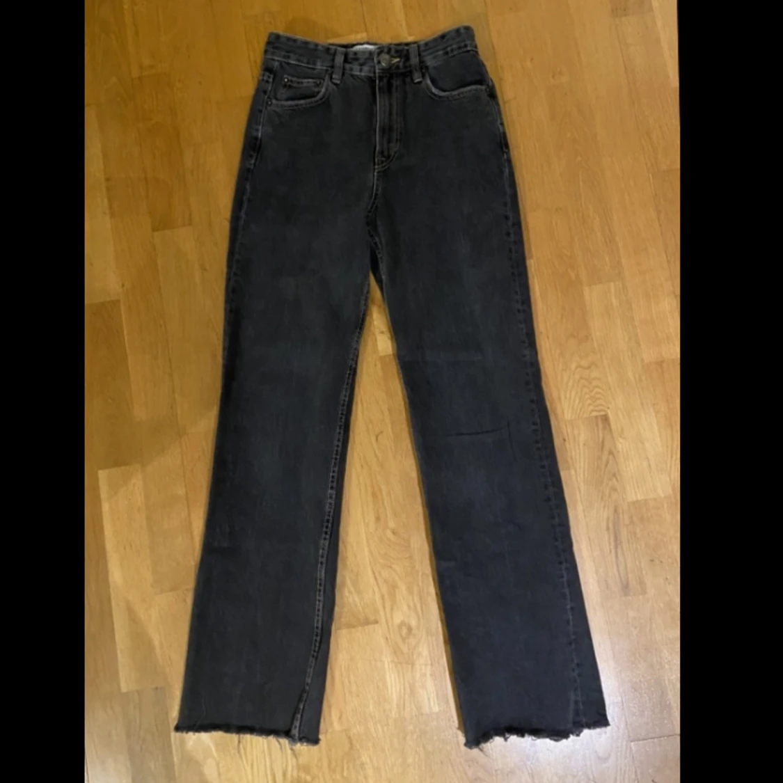 Svartna jeans, strl 36