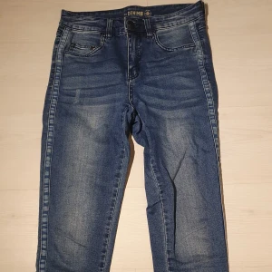 Jeans kappahl - Ett par jeans från kappahl. Sparsamt använt😇 passar inte riktigt mig så säljer vidare. I strl 38, slimfit. 