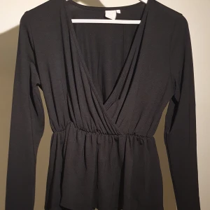 Omlott blus strl S - En fin omlott blus från Club Xprs i strl S😊