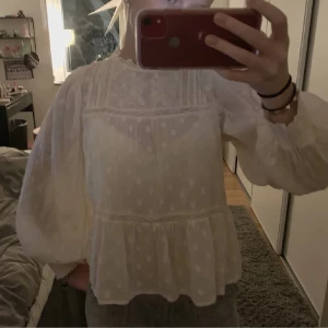 Blus - Fin topp/blus från zara! Knappt använd ❣️