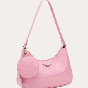 Axelväska  - Superfin babyrosa axelväska som aldrig använts. 