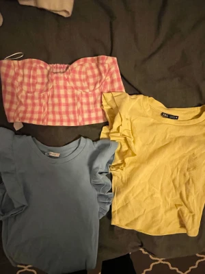 Söta toppar! - Säljer några gulliga toppar! 100kr st❤️❤️