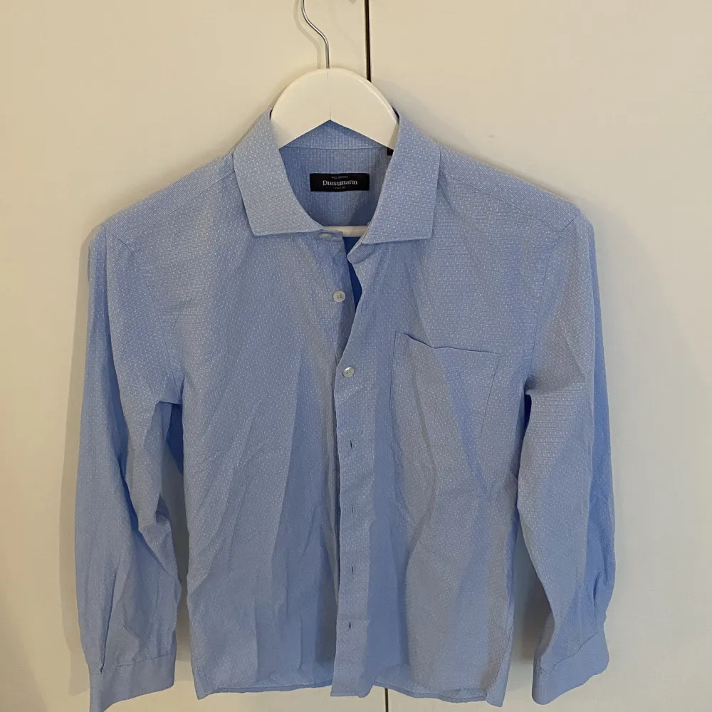 Mönstrad skjorta från dressman Storlek S (37/38). Skjortor.