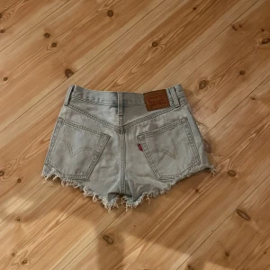 Levis shorts  - Ljusblåa shorts från Levis i storlek W24. Fint skick