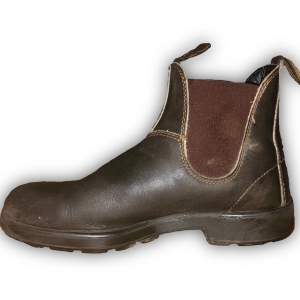 Ett par mörkbruna kängor från Blundstone i äkta läder! Ursprungspris: 1400kr