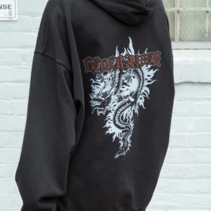 Brandy Melville hoodie  - Oversize hoodie från brandy med coolt tryck på fram- och baksida