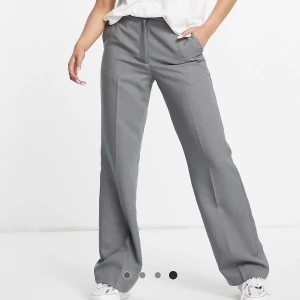 Kostymbyxor  - Gråa jätte fina kostymbyxor från ASOS💕 säljer pga för små! 