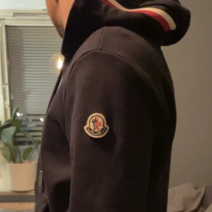Moncler hoodie - Fin tröja i bra skick