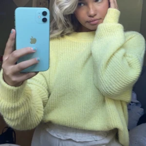 Stickad tröja från vero Moda  - Gul tröja. Använder inte 