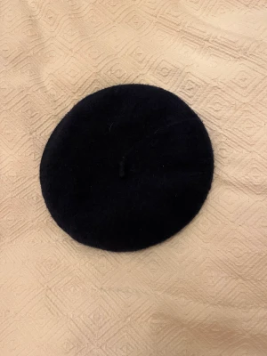 Fransk 🎩 - Så snygg köpt i Paris❤️ byter även o den är i nyskick 