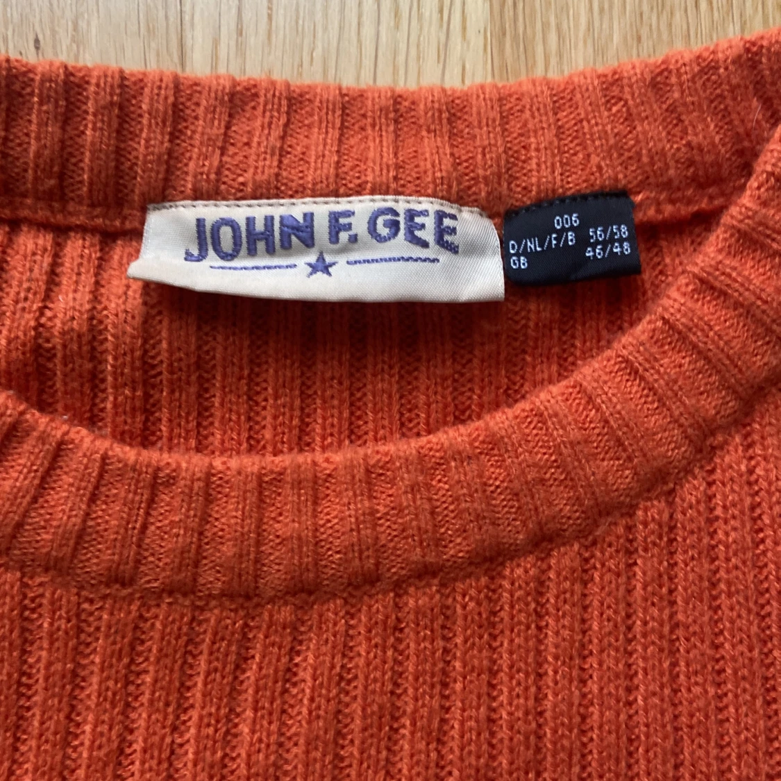 Stickad tröja med tryck - 91