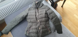 Vero Moda damjacka - I mycket välvårdat skick. Mörkgrön