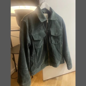 Manchester vårjacka från volt fashion - Säljes pga fel storlek då jag är för lång för str M Nypris 1700