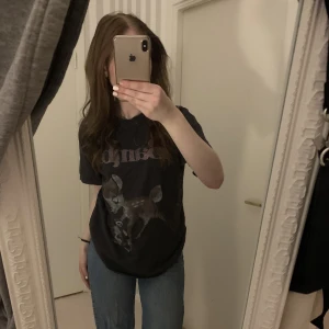 T-shirt  - Gullig svart/mörkgrå t-shirt med Bambi tryck