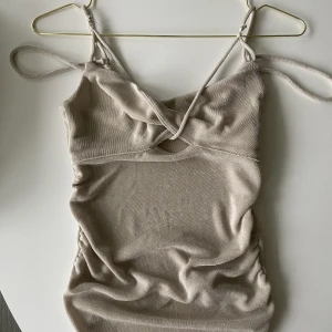 Festtopp - Fin topp från bikbok! Helt ny, aldrig använd. Xs men stretchig så passar även S/M  