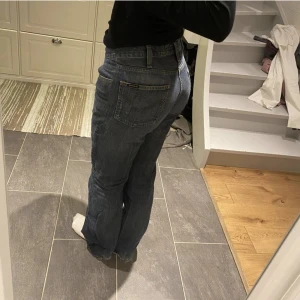 Jeans - Snygga midrise jeans. Har du fler frågor skriv gärna till mig:)) 3 FÖR 2 PÅ ALLT I MIN PROFIL!!
