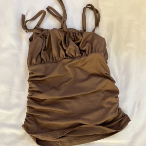 Topp - Jätte snygg och skönt detaljerad topp. Knappt använd 