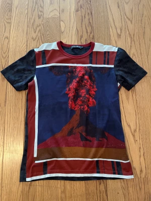Dolce & Gabbana T-shirt -  säljer en t-shirt Storlek 52