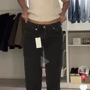 Lågmidjade jeans  - Lager 157, säljer för 250 eller byter mot s eller xs