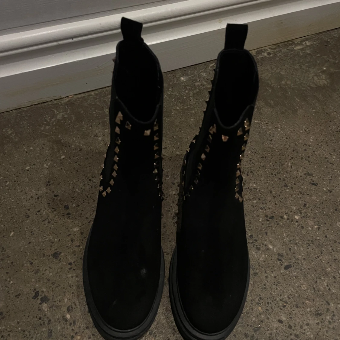 Kängor med nitar - 90