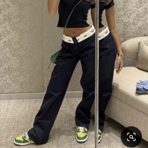 dickies chinos - Snygga dickies chinos / kostymbyxor! säljer eftersom de inte kommer till användning, använd ca en gång och helt nya!!!! köpta i butik! 🩷