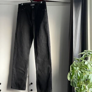 Jeans  - Oanvända jeans. 