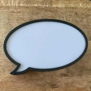 Whiteboard med inbyggd lampa - Jag säljer denna lampa/whiteboard i fint begagnat skick. Whiteboard penna har vi inte. Den är ca 5 cm djup och ca 27 cm bred. Jag har tejpat där bak för att luckan sitter dåligt.😊 Den har också en bra lampa.