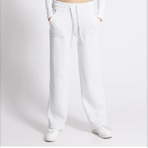 low waist mjukis byxor - Säljer dessa som är från lager 157 som är väldigt populära, köpte fel färg💕