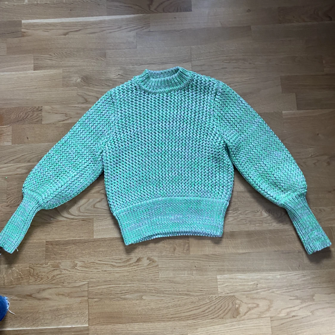 Härlig grön stickad tröja - 90