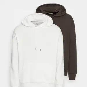 Säljer en jättefin ljus beige / vit hoodie, aldrig använt. Fick den tillsammans med en brun hoodie men om det är någon som är intresserad av den bruna ( knappt använt ) så säljer jag den för 100 även den vita. Köpte båda för 489kr på Zalando! 