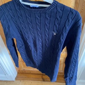 Stickad Gant tröja  - Skick 8,5/10  Säljer pga liten storlek 