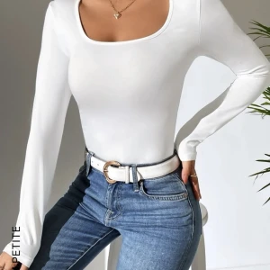 Vit tajt tröja - Jag beställde ett paket från SHEIN och och fick tröjan men jag tyckte inte om passform och har endast testat den!❤️