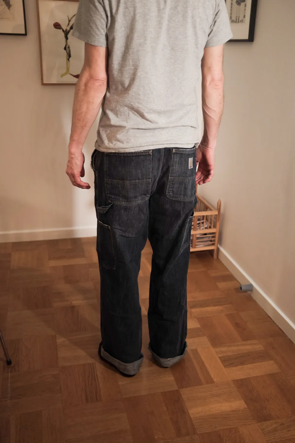Fina jeans i storlek 31/32 från Carhartt. De är inköpta på Plick och är i fint skick, bortsätt från minimalt slitage längst ner på ena byxbenet. (Skicka dm för bild). Detta syns dock inte om man har dem uppvikta.. Jeans & Byxor.