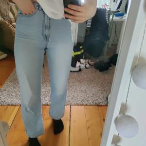 Ett par ljusblå raka jeans från I Stay i storlek xs men skulle nog passa även en S. 