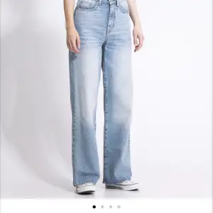 Ljusblå jeans från lager 157 i modellen boulevard. Helt nya endast provade. Storlek S. Nypris 300kr mitt pris 200kr inklusive frakt