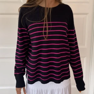  Kashmir tröja - säljer denna 100 % Kashmir tröja tröja från JCEW så snygg💘💘