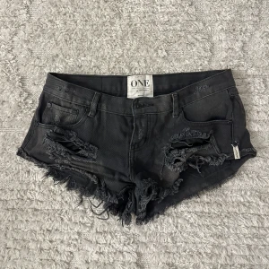 Shorts One Teaspoon - Storlek 27 Nypris 889:-