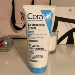 cerave - SA smiothing cream. Råkade beställa två, helt oöppnad.