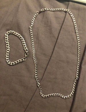 Halsband och armband - Stål inte silver see ur exalt som silver  Glänser i verkligheten