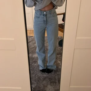 Långa zara jeans - Säljer dessa underbara jeans💙storlek 36, jag är 172 