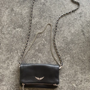 Zadig & Voltaire väska  - Hej, jag säljer min Zadig & Voltaire väska som inte kommer till användning den är i väldigt bra skick. 