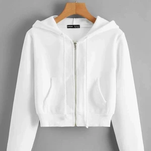 Vit hoodie - Super skön hoodie från Shein🤍 Nyskick!  Hoodien är i storlek M men skulle säga den är något liten i storleken och att den snarare passar S.