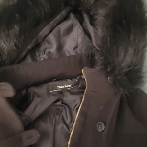 Zara storlek xs - Svart halvlång jacka