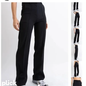 Madlady Kostymbyxor - Har 2 par av dessa byxor, dom har släppt i sömmen vid benslut men det kan snabbt lagas. Annars är byxorna i jättefint skick