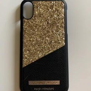 Iphone skal Ideal of Sweden  - Säljer detta fina skal från Ideal of Sweden. Finns en liten skada på skalet (se bild 2) annars fint skick. Säljer för 50kr, frakt ingår.✨