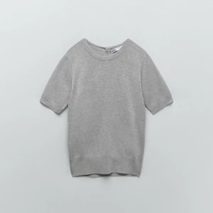 Zara stickad t-shirt  - Stickad t-shirt från zara som jag använt fåtal gånger. Som ny